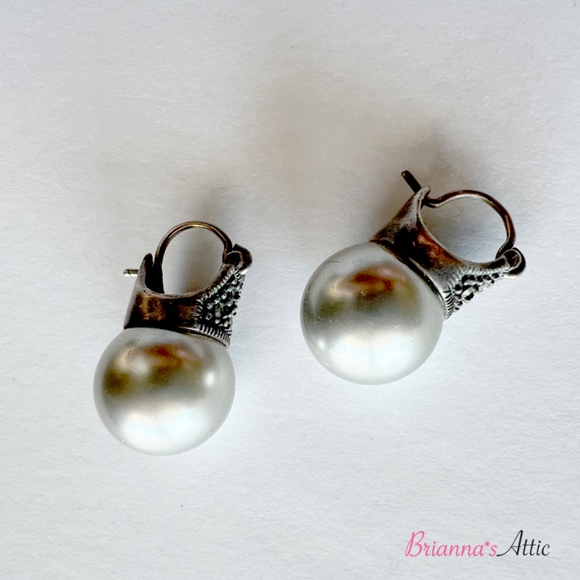 High quality British made sterling silver 925A and Pearl Earring - Picture 2 of 8